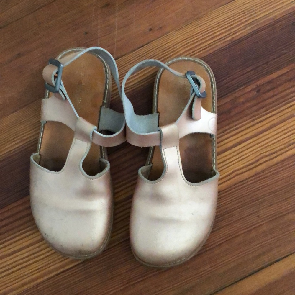 Freshly picked clog mules in rose gold